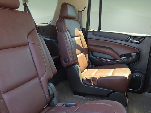 Used 2019 Chevrolet Suburban Premier image 17