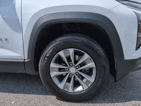 Used 2026 Chevrolet Equinox LT FWD image 12