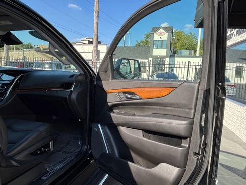Used 2020 Cadillac Escalade Premium Luxury image 16
