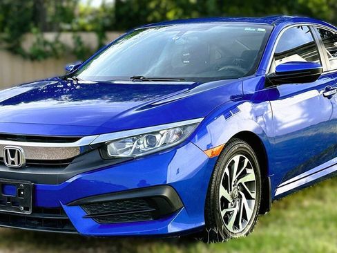 Used 2018 Honda Civic EX image 3