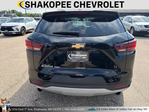 Used 2025 Chevrolet Blazer LT AWD/4WD image 2