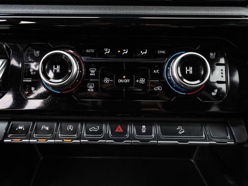 Used 2025 GMC Sierra 1500 AT4 w/ AT4 Premium Package image 22