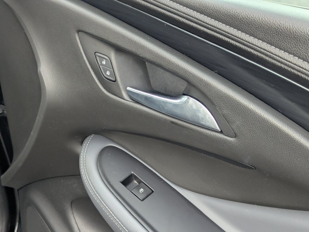 Used 2020 Buick Envision Premium AWD/4WD image 39