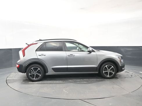 Certified 2023 Kia Niro EX image 6