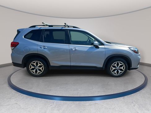 Used 2020 Subaru Forester Premium AWD/4WD image 4