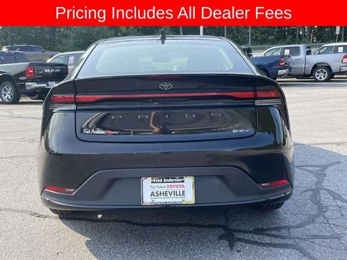 Used 2024 Toyota Prius LE FWD image 4