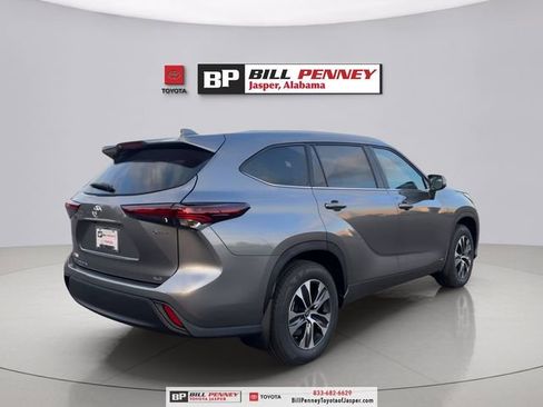 New 2026 Toyota Highlander XLE image 5