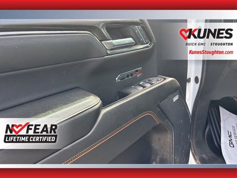Used 2024 GMC Sierra 1500 AT4 w/ Technology Package AWD/4WD image 17
