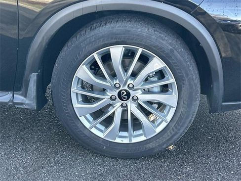 Certified 2025 INFINITI QX50 Luxe image 9