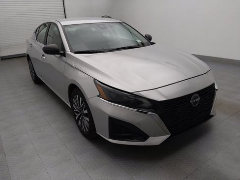 Used 2024 Nissan Altima 2.5 SV image 13