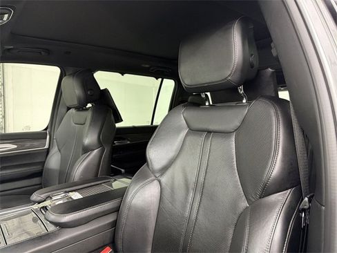 Used 2022 Jeep Wagoneer Series III w/ Premium Group I image 21