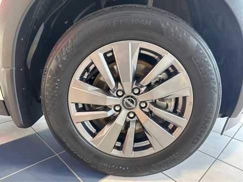 Used 2024 Nissan Pathfinder SV AWD/4WD image 7