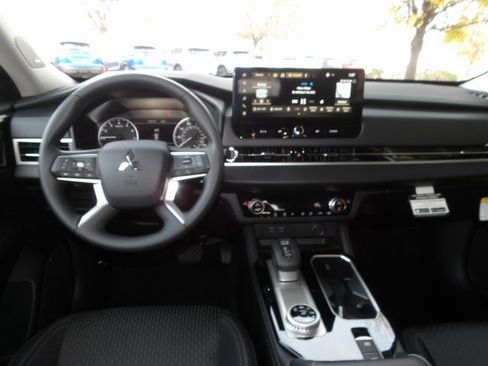 New 2025 Mitsubishi Outlander ES image 12