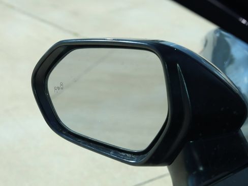Used 2025 Toyota Camry SE FWD image 9