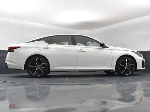 New 2025 Nissan Altima 2.5 SR image 42