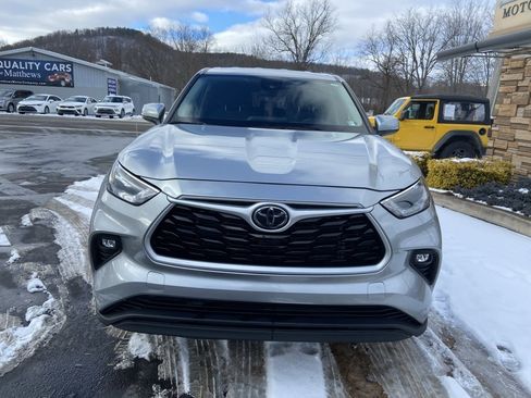 Used 2024 Toyota Highlander LE image 2