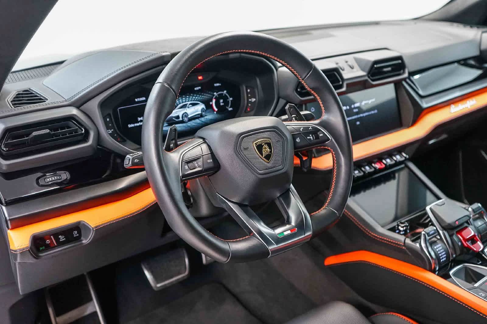 Used 2025 Lamborghini Urus SE AWD/4WD image 4