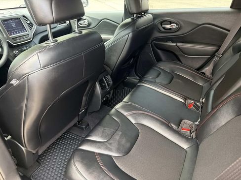 Used 2022 Jeep Cherokee Trailhawk AWD/4WD image 15