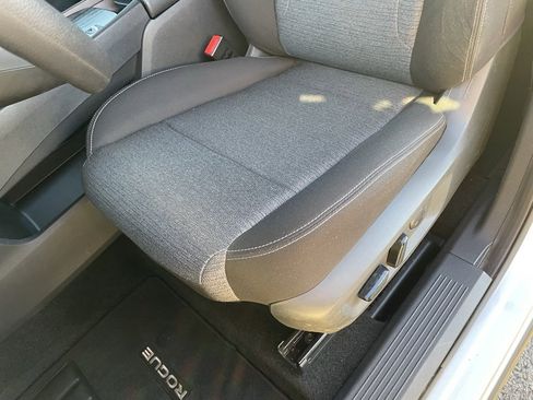 Used 2023 Nissan Rogue SV image 24