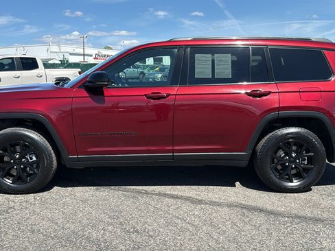 Used 2024 Jeep Grand Cherokee L Laredo AWD/4WD image 8