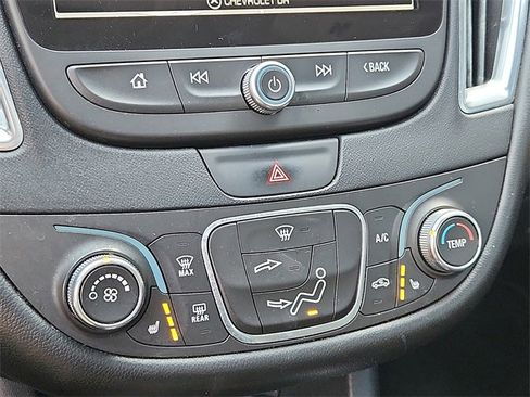 Used 2018 Chevrolet Malibu LT w/ Leather Package image 16