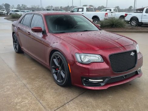 Used 2023 Chrysler 300 C image 3