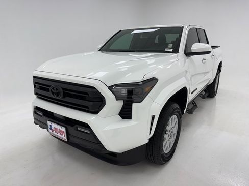 Used 2025 Toyota Tacoma SR5 image 4
