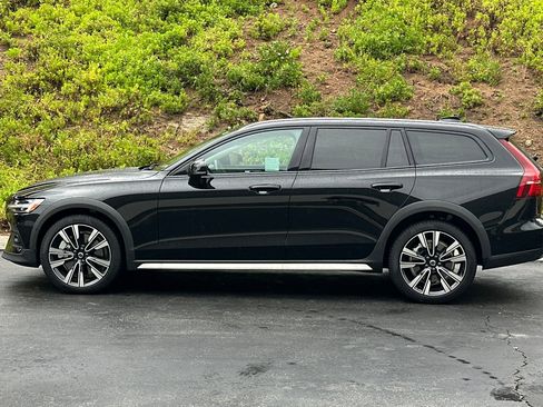 Used 2026 Volvo V60 B5 Cross Country Ultra w/ Climate Package AWD/4WD image 8