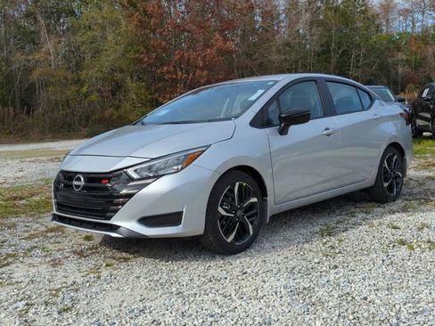 New 2025 Nissan Versa SR w/ Trunk Package FWD image 4