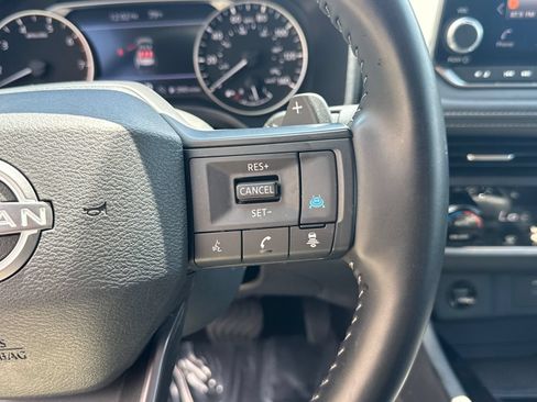 Used 2025 Nissan Rogue SV FWD image 27