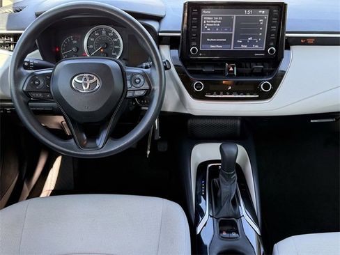 Used 2022 Toyota Corolla LE image 9