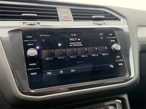 Used 2018 Volkswagen Tiguan SE w/ Panoramic Sunroof Package image 14