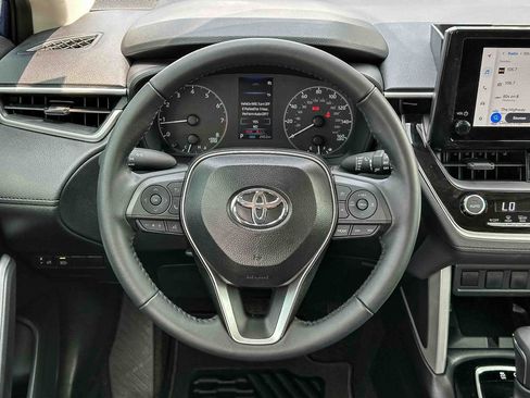 Used 2025 Toyota Corolla Cross LE w/ Moonroof Package FWD image 26