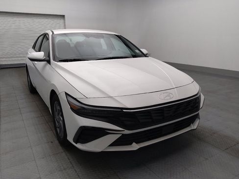 Used 2024 Hyundai Elantra SEL FWD image 14