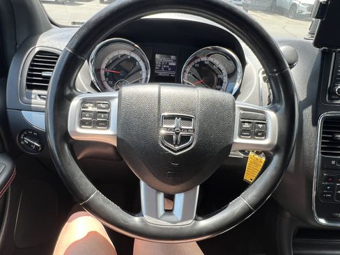 Used 2019 Dodge Grand Caravan GT w/ Safety Sphere Group FWD image 18