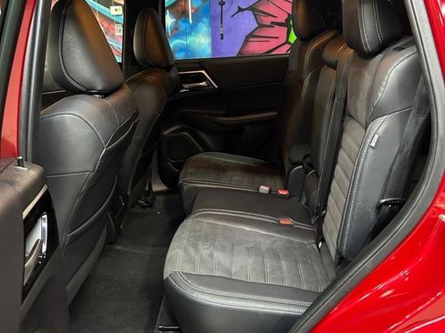 Used 2023 Mitsubishi Outlander SE image 23