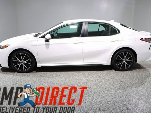 Used 2024 Toyota Camry SE w/ Blackout Package (TMS) image 10