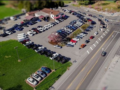 Used 2024 Kia Carnival LX image 3