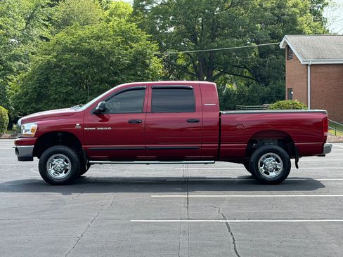 Used 2006 Dodge Ram 2500 Truck SLT AWD/4WD image 2
