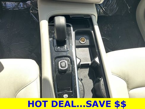 Used 2025 Volvo XC90 B5 Plus w/ Protection Package Premier image 23