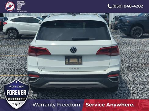 Used 2022 Volkswagen Taos SE FWD image 5