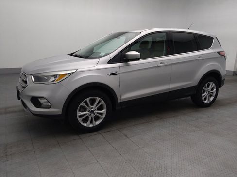 Used 2017 Ford Escape SE FWD image 2