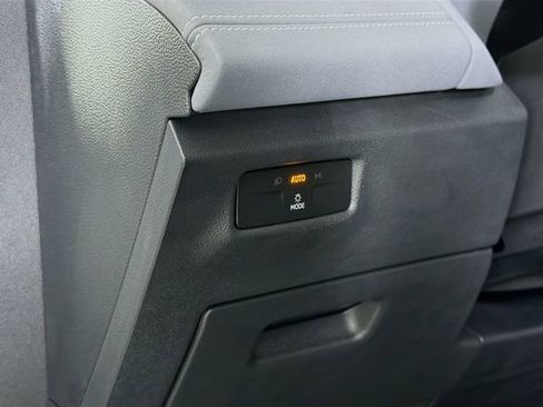 New 2026 Volkswagen Tiguan SE image 10