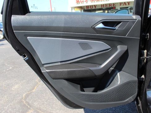 Used 2025 Volkswagen Jetta SE image 15