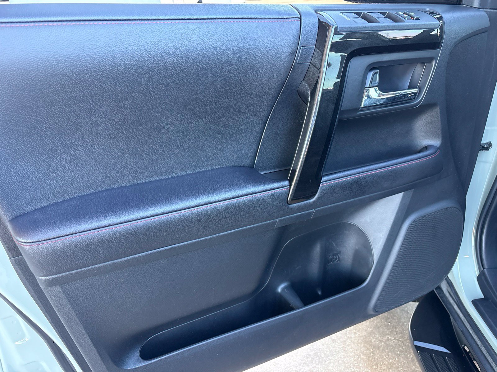 Used 2022 Toyota 4Runner TRD Off-Road Premium w/ Moonroof Package AWD/4WD image 11
