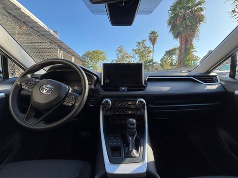 Used 2025 Toyota RAV4 XLE image 43