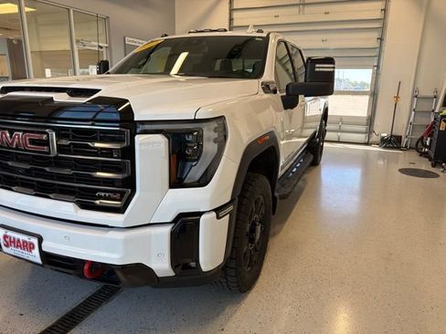 Used 2025 GMC Sierra 2500 AT4 AWD/4WD image 6