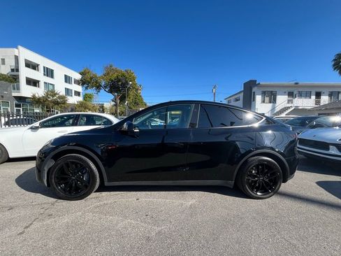 Used 2024 Tesla Model Y 2WD image 4