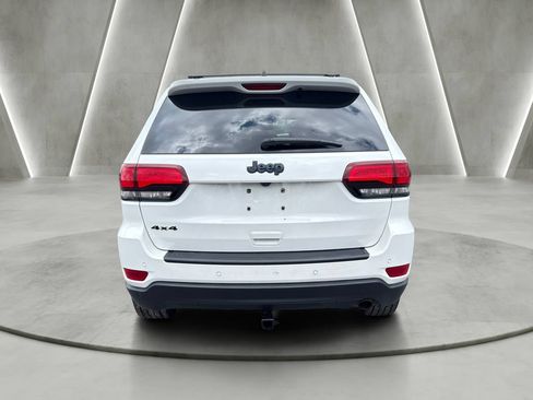 Used 2018 Jeep Grand Cherokee Laredo AWD/4WD image 6