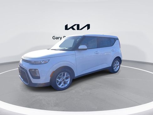 Certified 2022 Kia Soul LX w/ Technology Package image 4